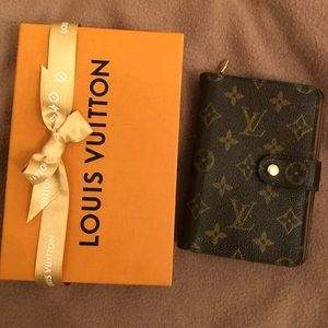LOUIS VUITTON Zippe Porte Papier Bifold Wallet ❤️